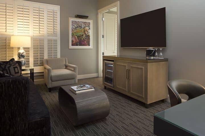 Room 17 of 40